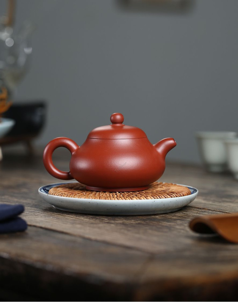 Elegant Da Hong Pao Red Clay Pear Tea Pot