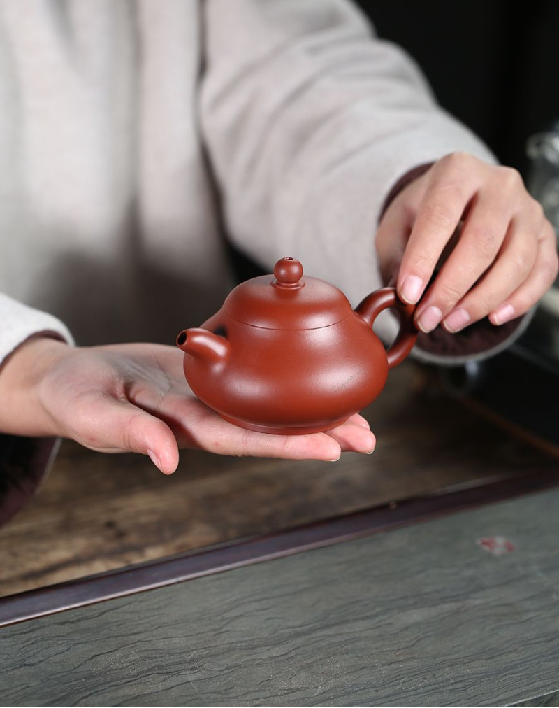 Elegant Da Hong Pao Red Clay Pear Tea Pot