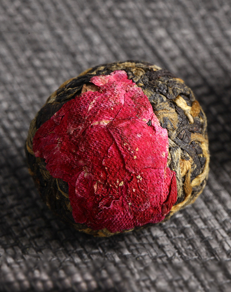Fengqing Dragon Pearl Rose Black Tea