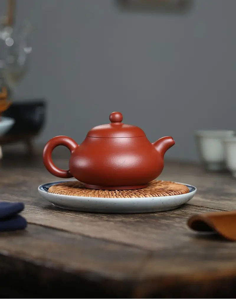 Elegant Da Hong Pao Red Clay Pear Tea Pot