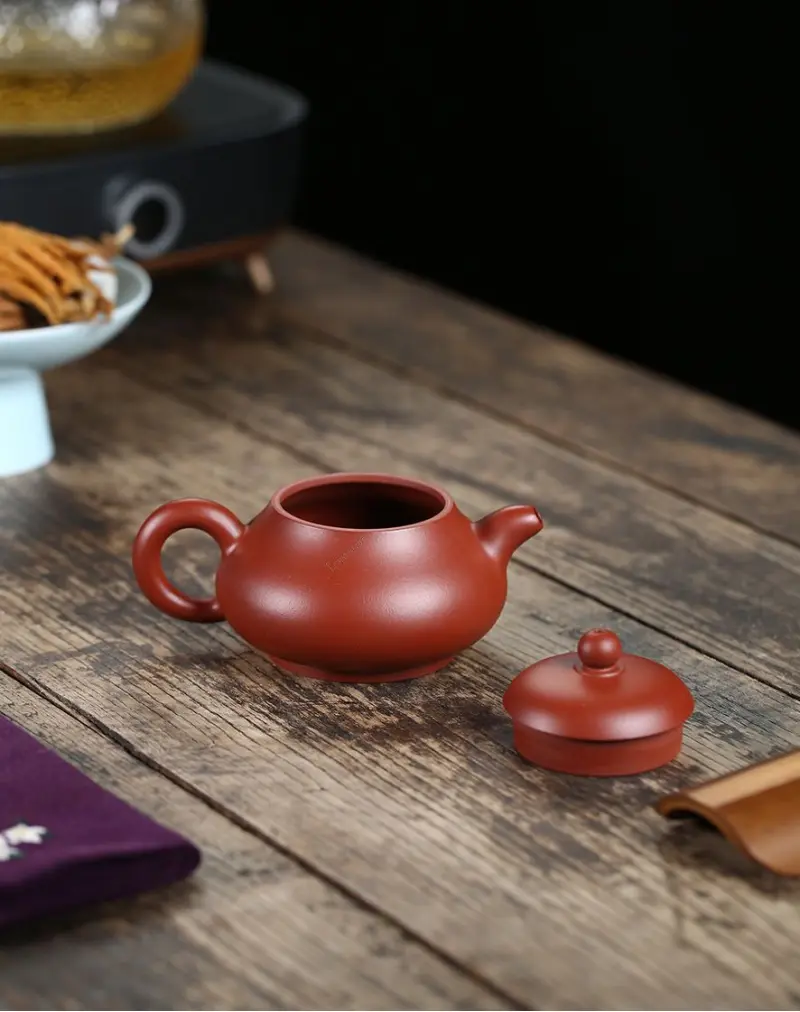 Elegant Da Hong Pao Red Clay Pear Tea Pot