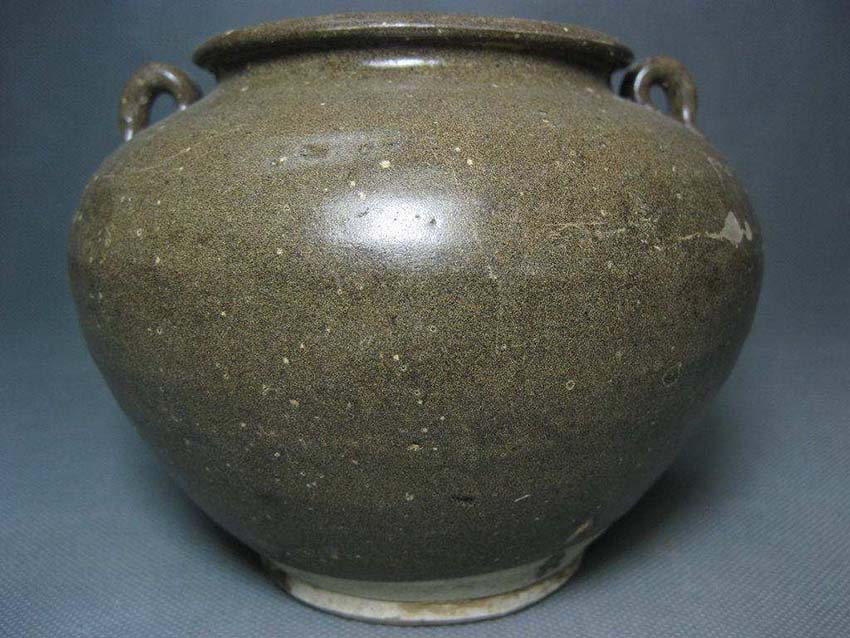 Chinese Glazed pottery pot (618-907)