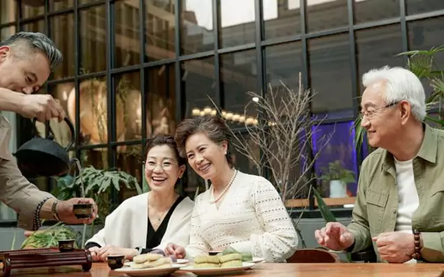 The Elderly Are Drinking Tea